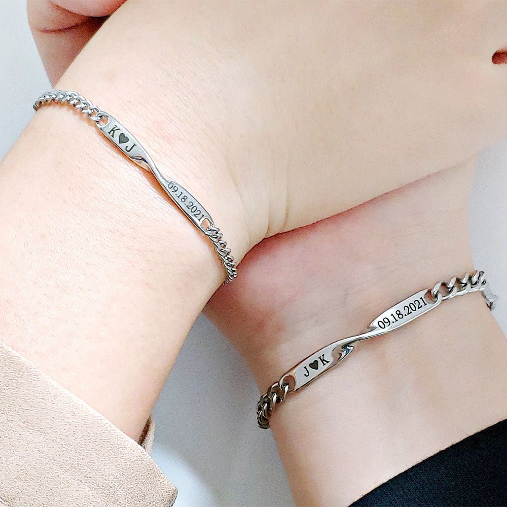 Brehn | Verdrehte Namen- und Datums-Pärchenarmbänder