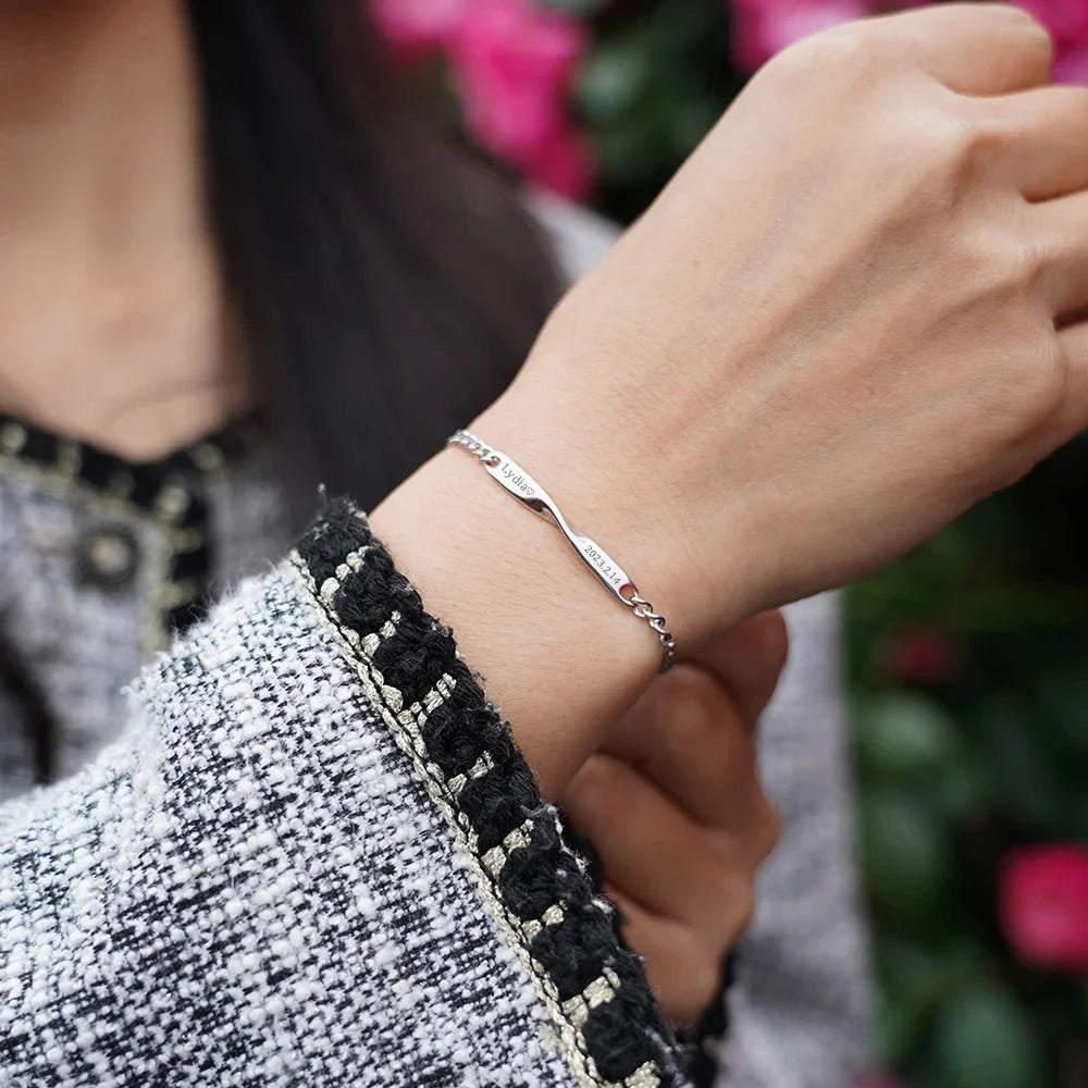 Brehn | Verdrehte Namen- und Datums-Pärchenarmbänder