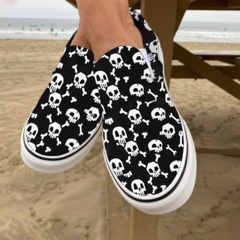 Lässige Slipper aus Leinen mit Totenkopf