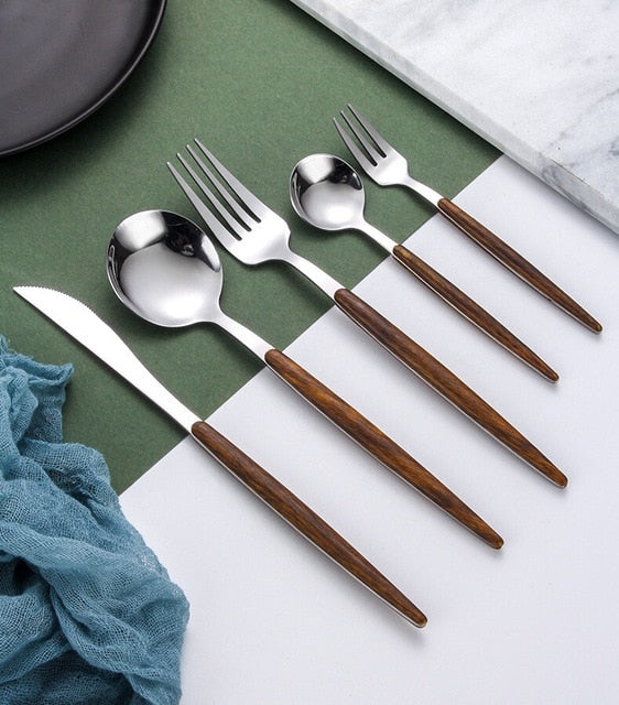 Elegantes Holzhantel Goldbesteckset für anspruchsvolles Essen