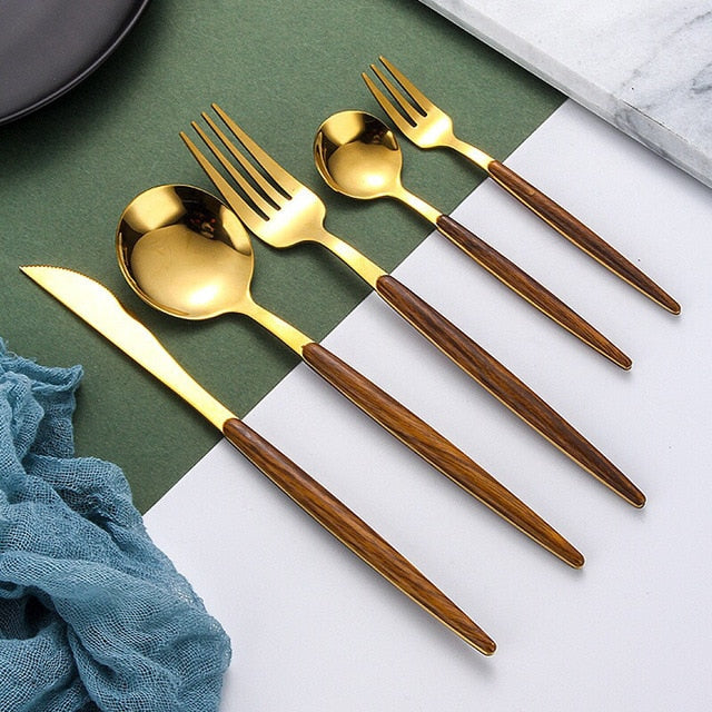 Elegantes Holzhantel Goldbesteckset für anspruchsvolles Essen