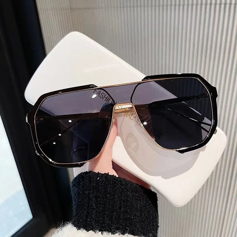 VOGUEVIEW SHADES – Übergroße quadratische Sonnenbrille mit UV400- und photochromen Gläsern