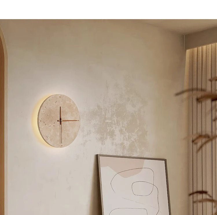 Brehn | Erwecken Sie Ihren Raum mit der Wabi-sabi Wanduhr aus Travertin