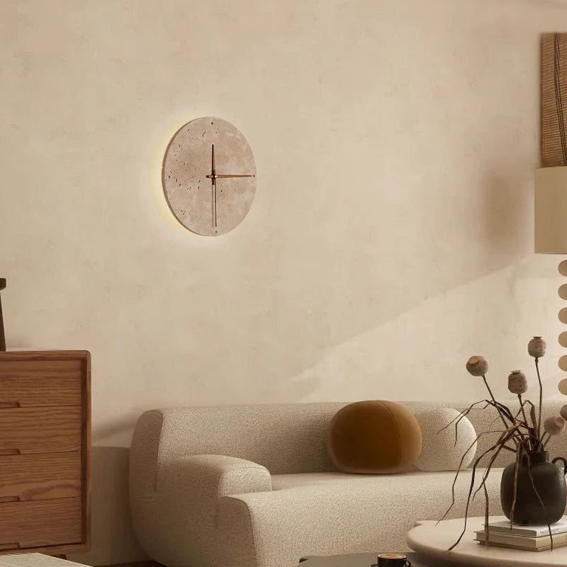 Brehn | Erwecken Sie Ihren Raum mit der Wabi-sabi Wanduhr aus Travertin