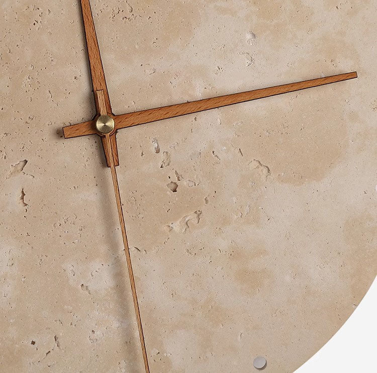 Brehn | Erwecken Sie Ihren Raum mit der Wabi-sabi Wanduhr aus Travertin