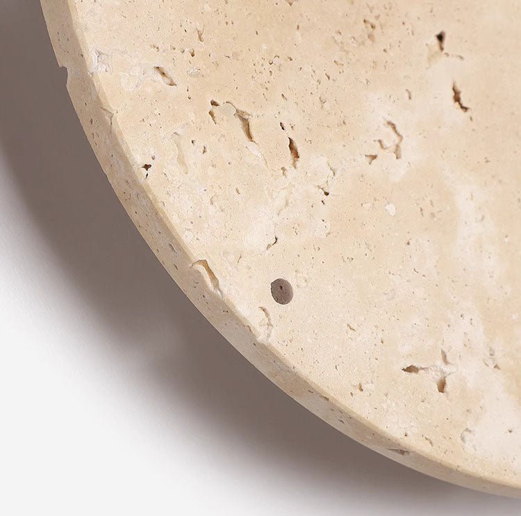 Brehn | Erwecken Sie Ihren Raum mit der Wabi-sabi Wanduhr aus Travertin