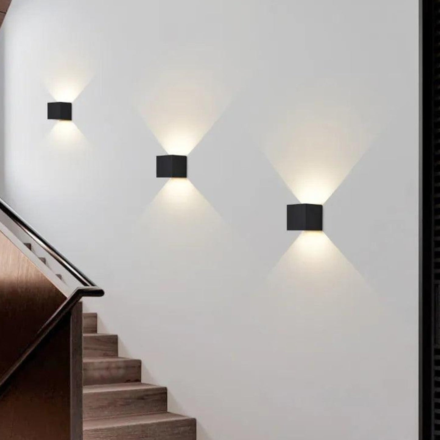 Brehn | LuxeLumen Wasserdichte Wandlampe | Verstellbarer Strahlwinkel für optimale Beleuchtung