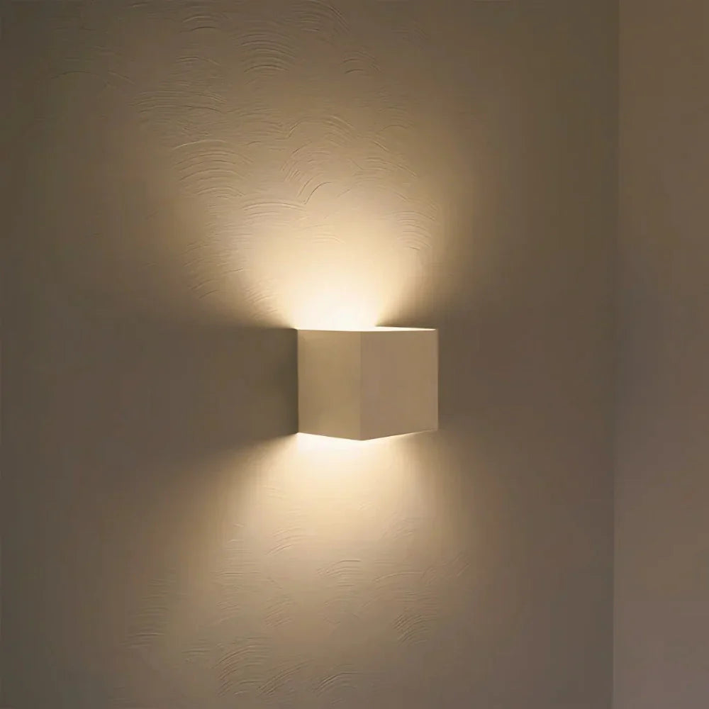 Moderne Wandleuchte aus schwarzem Aluminium
