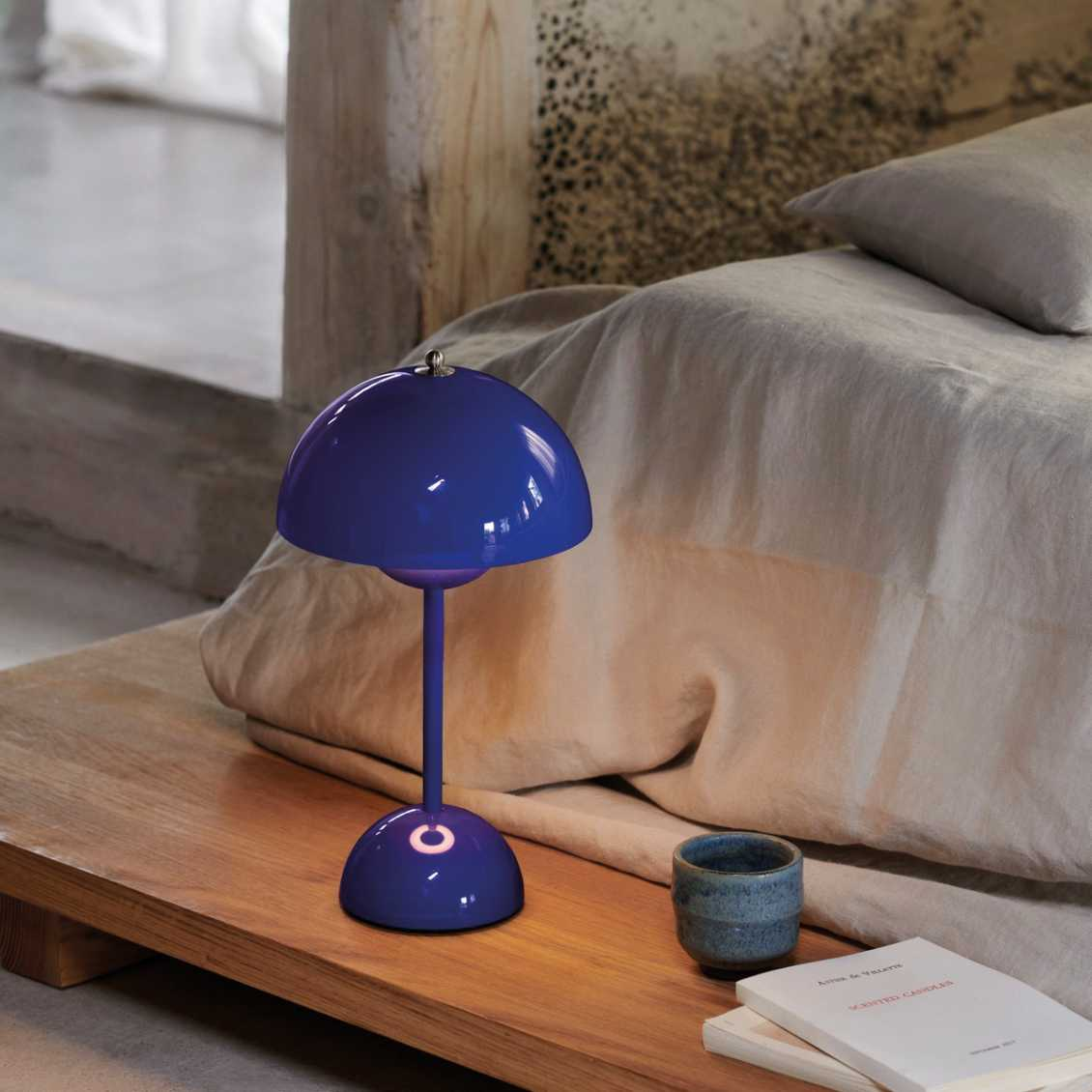 Dimmbare LED Tischlampe mit kabellosem Design